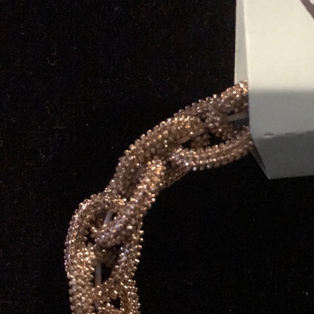 NWT Goldtone Sparkle Stretch Bracelet - Picture 3 of 3